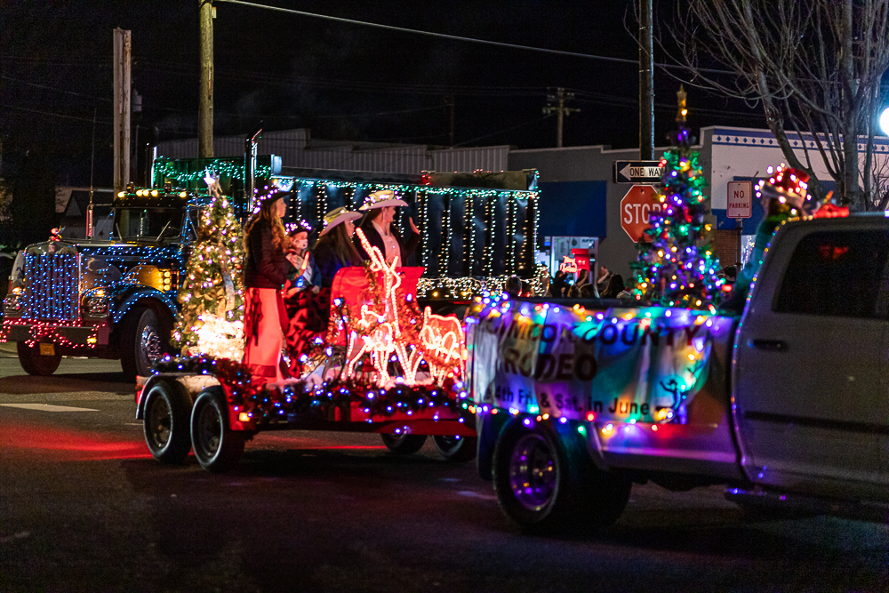 Tillamook Holiday Lights Parade, Tree Lighting Dec. 5, 2020 – Photos by ...