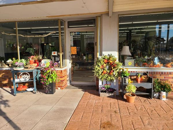 Riverside Floral grows in-home business to full-scale storefront in ...